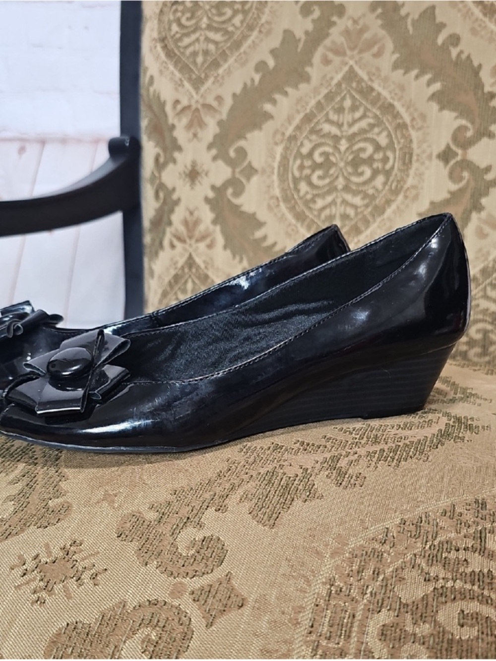 Life Stride Black Patent Wedge Pumps with Floral Bow Size 8.5